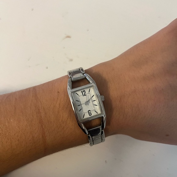 Vintage Lot of Two Women’s Silver Rectangular and Circular Wristwatches Giorgio - Picture 2 of 13